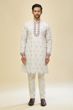 Load image into Gallery viewer, Off White Printed Kurta Set