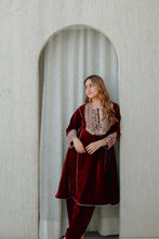 Load image into Gallery viewer, Nisreen - Short Kalidaar Chauga with Salwar