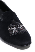Load image into Gallery viewer, Rowned Swan Velvet Eleganc