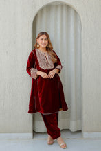 Load image into Gallery viewer, Nisreen - Short Kalidaar Chauga with Salwar