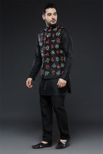 Load image into Gallery viewer, Black Handpainted Vest Set