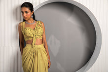 Load image into Gallery viewer, GOLD TAN SAREE