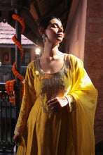 Load image into Gallery viewer, MUSTARD EMBROIDERD SUIT