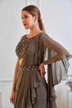 Load image into Gallery viewer, WAFFLE NET BLOUSE RUFFLE SAREE