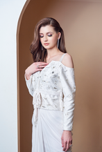 Load image into Gallery viewer, NALKI MOTIF WHITE OFF SHOULDER JACKET SAREE