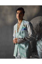 Load image into Gallery viewer, Rin bowed Over shirt