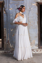 Load image into Gallery viewer, IVORY TIERED DRAPE SAREE