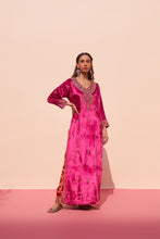 Load image into Gallery viewer, Rani Pink Velvet Kurta Set