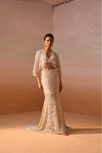 Load image into Gallery viewer, IVORY TRAIL SKIRT WITH PLEATED CROPTOP AND VEIL