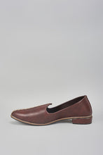 Load image into Gallery viewer, Brown Embroidered Juttis