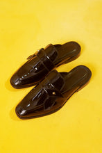 Load image into Gallery viewer, Patent Black Mules