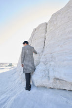 Load image into Gallery viewer, Black & White Open Sherwani Set