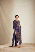 Load image into Gallery viewer, PURPLE FLORAL KURTA SET