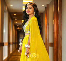 Load image into Gallery viewer, Ivory Floral Jewellery Set (Wbtdeh-03)