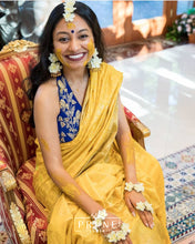 Load image into Gallery viewer, Ivory Floral Jewellery Set (Ssstjh-03)