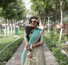 Load image into Gallery viewer, Ivory Floral Jewellery Set (Sstpjh-04)