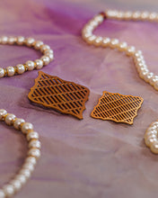 Load image into Gallery viewer, Leaf Gold Kalgi