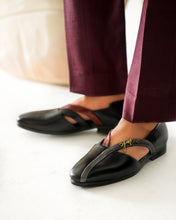 Load image into Gallery viewer, V Strap Caligae