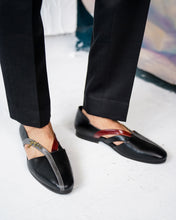 Load image into Gallery viewer, V Strap Caligae