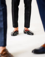 Load image into Gallery viewer, V Strap Caligae