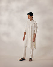 Load image into Gallery viewer, White applique Kurta set