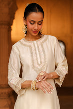Load image into Gallery viewer, Short kurta with dhoti
