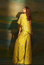 Load image into Gallery viewer, Shamita Shetty in Golconda Arsh One shoulder Set
