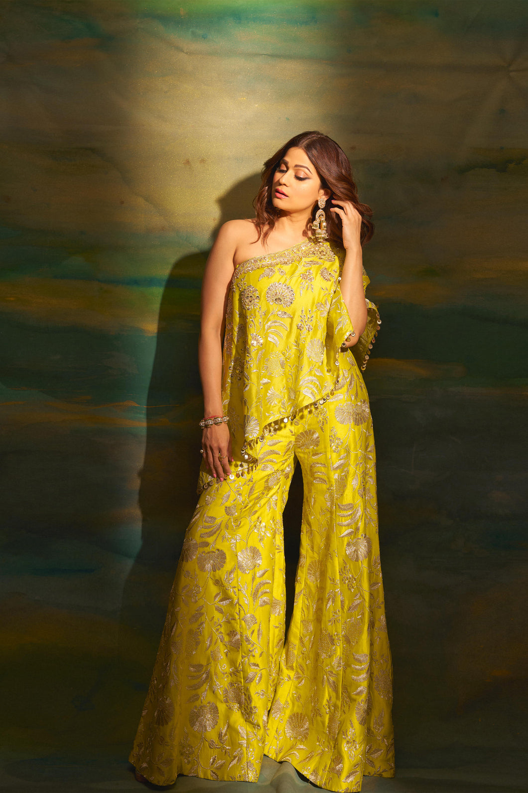 Shamita Shetty in Golconda Arsh One shoulder Set