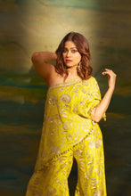 Load image into Gallery viewer, Shamita Shetty in Golconda Arsh One shoulder Set
