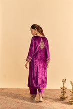 Load image into Gallery viewer, Fareeha - Deep Purple Kurta with Salwar
