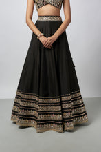 Load image into Gallery viewer, Maanyata Lehenga Set
