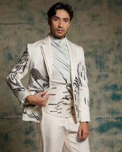 Load image into Gallery viewer, Tusk Nandi embriodered blazer set
