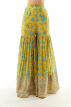 Load image into Gallery viewer, Dhvanika Halter Set
