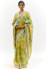 Load image into Gallery viewer, Aavika Saree Set
