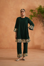 Load image into Gallery viewer, Emerald green velvet embroidered tunic and pants
