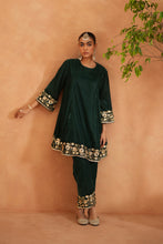 Load image into Gallery viewer, Emerald green velvet embroidered tunic and pants
