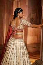 Load image into Gallery viewer, IVORY TAFETTA  BRIDAL LEHEHENGA CHOLI SET WITH RED DUPATTA
