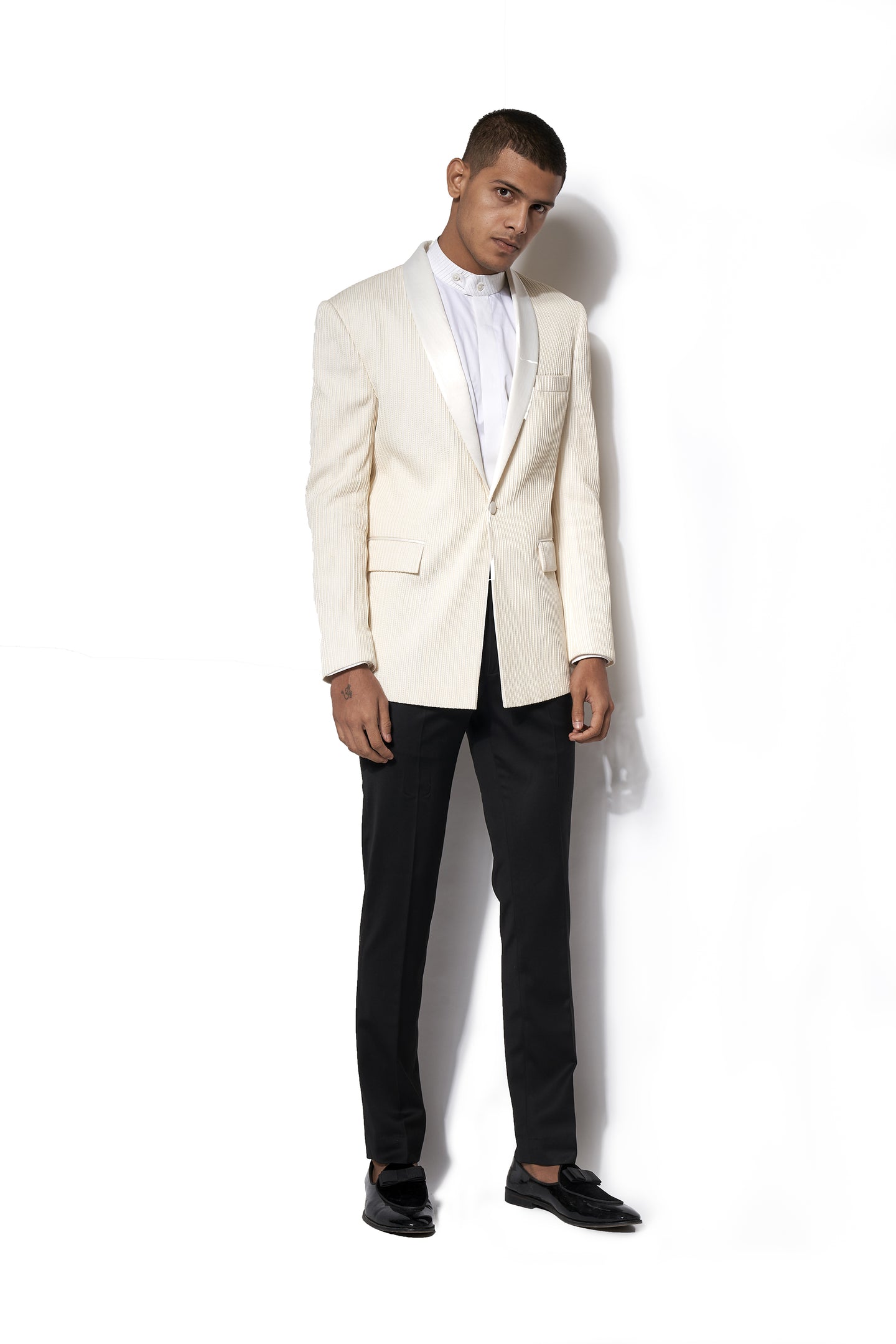 Ivory Signature Textured Tuxedo