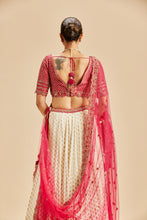 Load image into Gallery viewer, IVORY BANARSI BOOTI LHENGA WITH FUSCHIA CHOLI AND DUPATTA  SET
