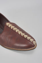 Load image into Gallery viewer, Brown Embroidered Juttis
