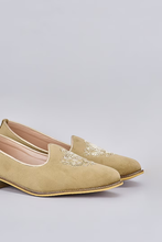Load image into Gallery viewer, Pine Crown Velvet Loafers
