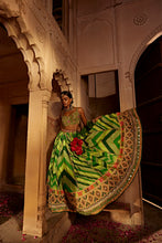 Load image into Gallery viewer, LEHER LEHENGA SET
