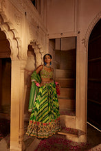 Load image into Gallery viewer, LEHER LEHENGA SET
