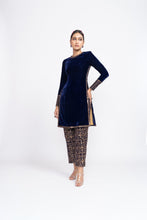 Load image into Gallery viewer, Navy Blue Velvet Kurta Set
