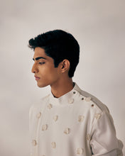 Load image into Gallery viewer, White applique Kurta set
